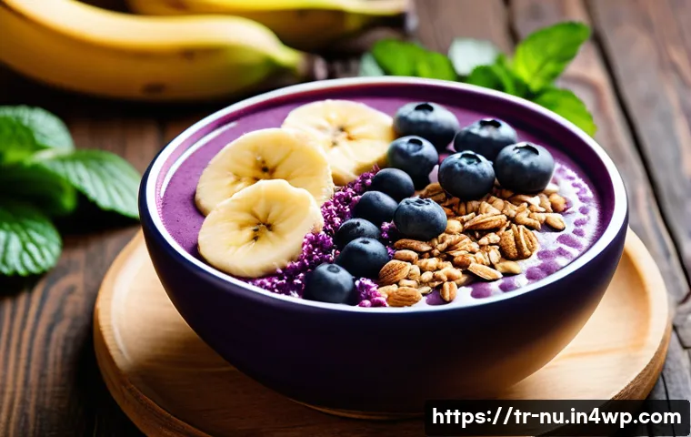 브라질식 과일 스무디 조리법 - A vibrant Brazilian tropical smoothie bowl featuring rich purple açaí puree topped with fresh banana...